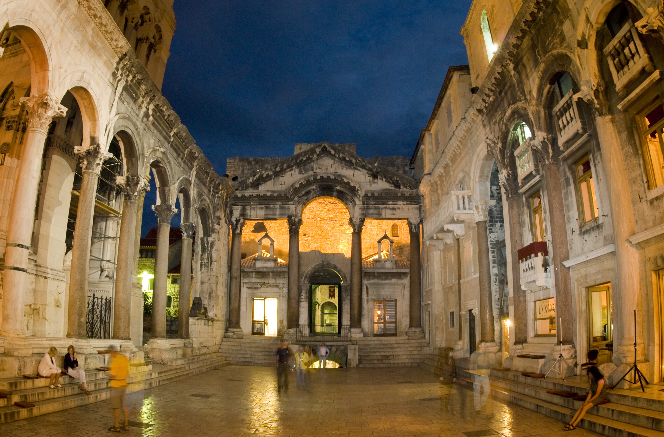 4c91535f0193de89209b96d5bc8230e7-diocletian-s-palace